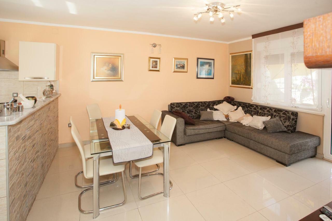 Apartment Dolores Spalato Esterno foto