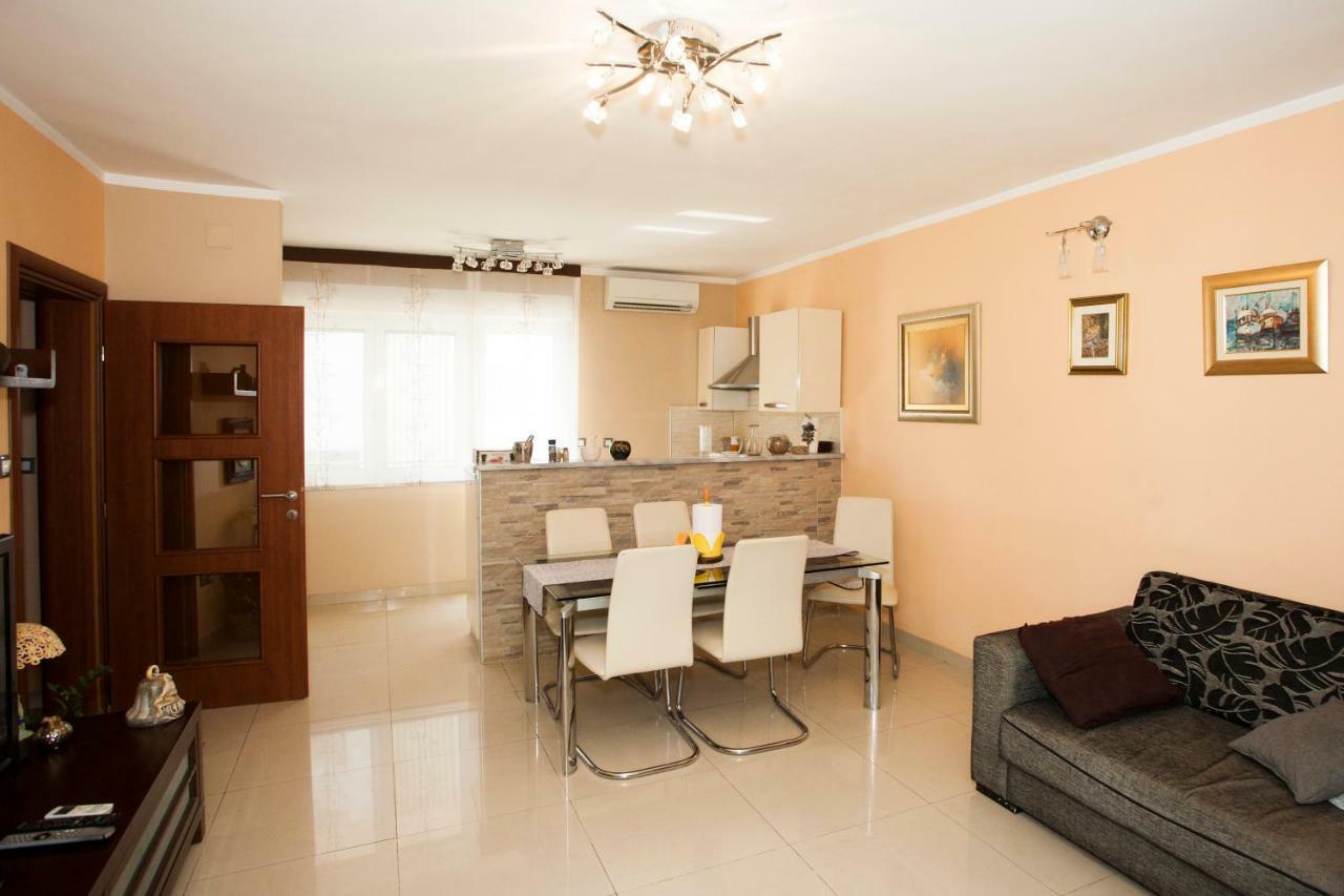 Apartment Dolores Spalato Esterno foto