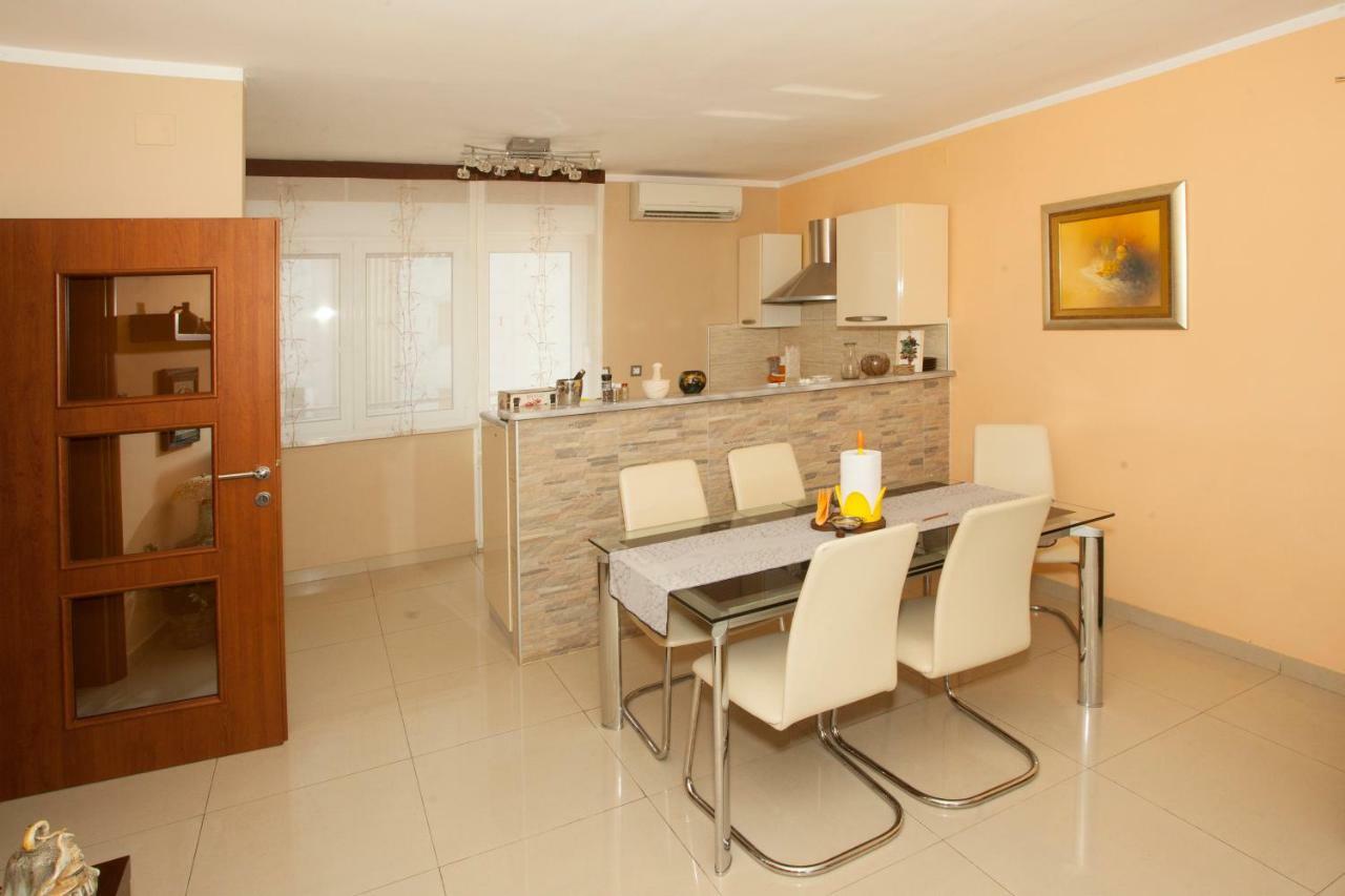 Apartment Dolores Spalato Esterno foto