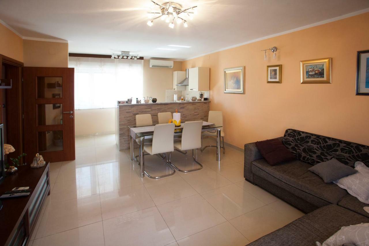 Apartment Dolores Spalato Esterno foto